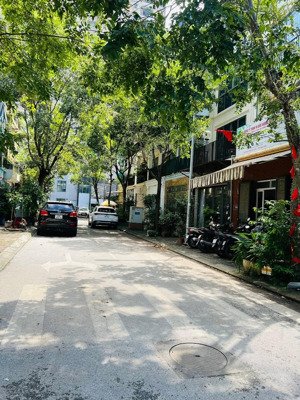 bá.n nhà ngay gần mặt phố phạm văn đồng 35m2 - 6 tầng thang máy - ngõ thông