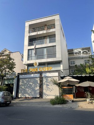 nhà mặt tiền đường nguyễn thiện thuật quận 3 sát góc ngã tư nguyễn đình chiểu