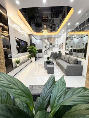 nhà đẹp! lô góc 3 thoáng, mặt tiền rộng, gần ô tô, full nội thất, ở ngay có sân để xe 32m2*5 tầng.