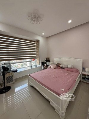chủ cần bán gấp ch riverside reéidence-85m2,2pn.full nội thất ..giá :7650 tỷ.lh 