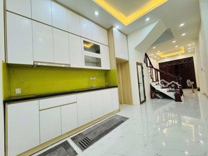 bán nhà phố kim giang 40m, 5tầng, 10m ra ô tô đỗ, gần phố