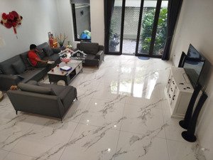 mặt phố - p lê đại hành - kinh doanh - thang máy - 7 tầng - dt 60m2 - mt 4,5m. giá 26 tỷ.