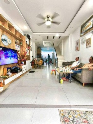 bán nhà cạnh eon tân phú , 75 m2 3 tầng 6 tỷ đẹp ngất ngay ở ngay