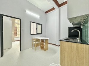 toà căn hộ 35m2 mới ngăn bếp, full nt mới 100%, giặt riêng. cv hoàng văn thụ, đường giải phóng.