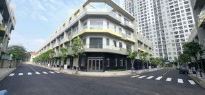 bán nhà phố thương mại 1 trệt 2 lầu 1 sân thượng ở dĩ an bình dương, chỉ cần 1.5 tỷ đã có thế vào ở