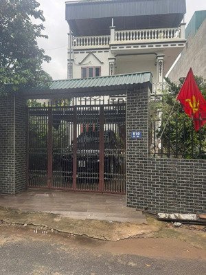 cho thuê villa 600m2 full nội thất tại số 810 cụm 1 thôn 2 xã thạch hoà, huyện thạch thất