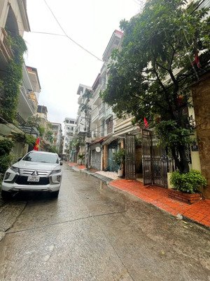 hoàng quốc việt - phân lô ô tô tránh vỉa hè rộng thoáng trước sau chủ xây ở 85m2 - 30.9 tỷ