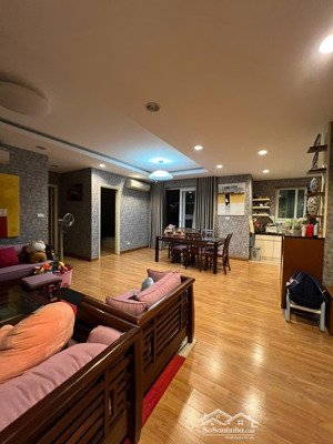 em sinh đang có quỹ 07 căn góc 3pn-125m2 chung cư 335 cầu giấy,giá 70tr/m2 .lh em sinh: 