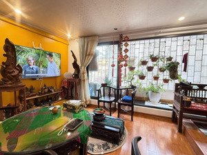 bán căn hộ rất đẹp chỉ 4,2 tỷ tập thể phố lò đúc -hồ hai bà -sổ đỏ 70 m2 nhà 2 ngủ khép kín gần hồ.