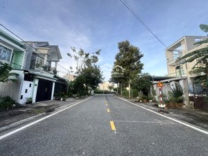 chính chủ gửi bán 1 lô đất siêu đẹp phường bình dương, gần siêu thị aeon mall, dt 7x20m full tc