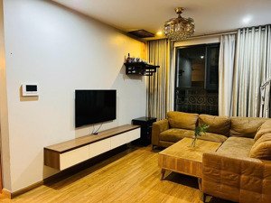 gia đình tôi chuyển công tác cần bán gấp căn 3 ngủ the emerald , dt 99m giá 8,2 tỷ , sẵn sổ full đồ