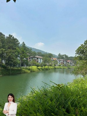 nhượng lại căn liền kề và vườn cảnh quan view suối hồ, trừ trực tiếp 400tr vào cọc