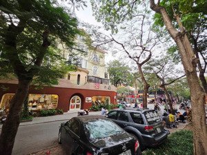 giảm 4 tỷ mặt phố văn quán 106m 6 tầng thang máy chân chung cư