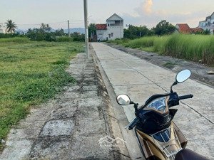 chính chủ cần bán đất đấu giá đông hòa, sát đường lê thành phương ( kdc vườn mít ), 140m2 chỉ 800tr