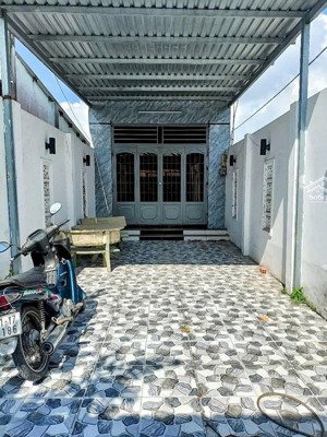 chính chủ! bán nhà cấp 4 cạnh chợ lộc hưng, 5x25=126m2, nhà xây kiên cố, sổ hồng riêng, giá 890tr.