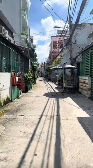 nhà 3 lầu hẻm xe hơi đậu cửa khu vực đang phát triển mạnh mẽ