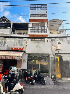 kẹt vốn bán nhà bùi đình túy, quận bình thạnh.giá 2tỷ050tr 63m2 đang cho thuê 26 triệu / 1 tháng