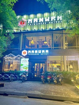 siêu phẩm - cho thuê nhà mặt phố văn quán view hồ siêu đẹp, dt: 180m2 x 3 tầng, mặt tiền 10m.