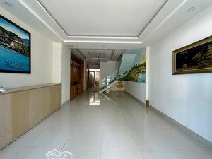 cho thuê nhà nguyên căn đối diện công viên mát mẻ