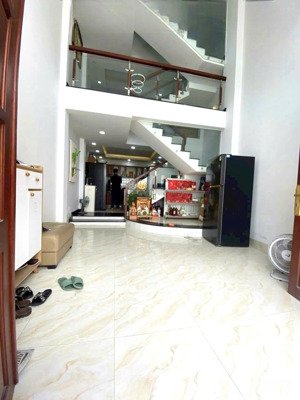 nhà đsố 38, p.hiệp bình chánh. hẻm xe hơi. nhà 3 tầng.3pn 3wc 1pk 1 bếp có tl tốt dt 45m2