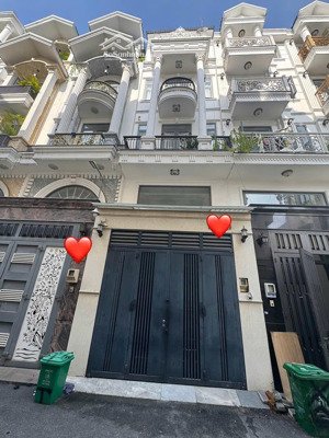 chỉ hơn 8ty - nhà bán cổ điển -trệt lửng 3 lầu - ngay cv lànghoa.