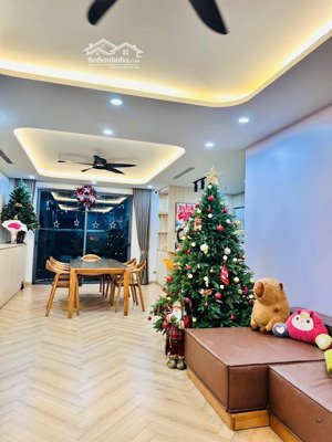 chính chủ bán căn 3 ngủ 157m2 tại sông hồng park view, tòa a, căn góc 3 ban công, full đồ, sổ đỏ.