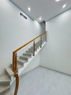 bán nhà 1 trệt 1 lửng gần trường tiểu học tân phong