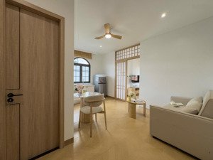 trống lại căn hộ 1 phòng ngủ sân bay trống sẵn dọn liền được