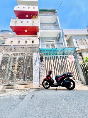 tôi bán nhà 2tỷ890/64m2 đường số 6-hiệp bình chánh-thủ đức, gần chợ bình triệu. đang cho thuê 18tr