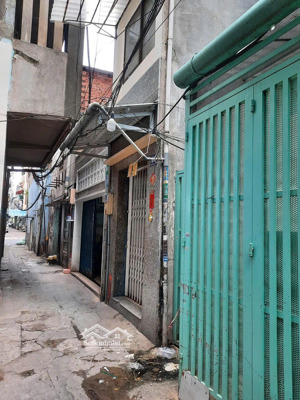 nhà bán, hẻm ba gác, đ.bà hạt, q.10. sat lộ, 2 tầng, hcđ, nhỉnh 3 tỷ. vài bước ngã sáu phù đổng.