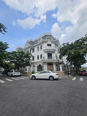 biệt thự căn góc 2mt khan hiếm gần sông sg khu thủ đức house dt:12x16m(162m2) hầm 5 tầng 55 tỷ