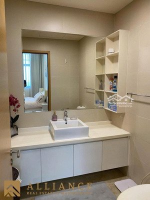 bán căn hộ the vista view sông giá bán 9 tỷ. liên hệ jenny 