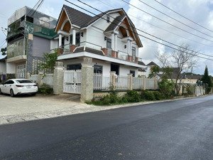 cho thuê villa 6 phòng sân vườn phường 8 đà lạt 23 triệu/tháng