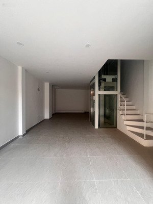 cần bán nhà phố võng thị - gara - thang máy - ô tô tránh - diện tích 50m2 x 6 tầng - mặt tiền 5.5m