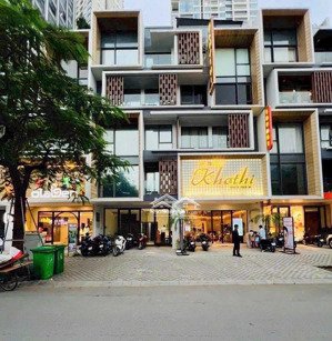 bán nhà mặt tiền đinh tiên hoàng, quận 1. dt: 8m x 17m. hđ thuê 150 triệu/th. giá 45 tỷ. 