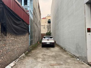 chính chủ cần bán gấp mảnh đất thổ cư đường ô tô đỗ cửa tại tổ 5 cự khối, long biên