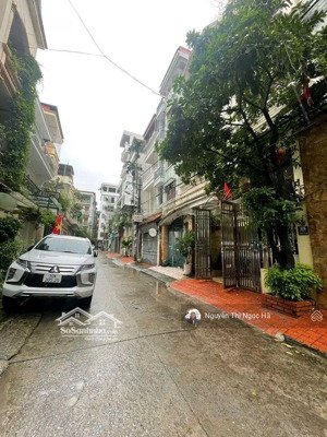 gần 100m ra mặt phố hoàng quốc việt, vỉa hè, phân lô, ô tô tránh đỗ, kd, dt: 79m2* mt4.5* 31.9 tỷ