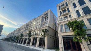 bán gấp trong tháng 10 liền kề thiên nga 3, căn sát hồ, giá tốt nhất thị trường. lh 