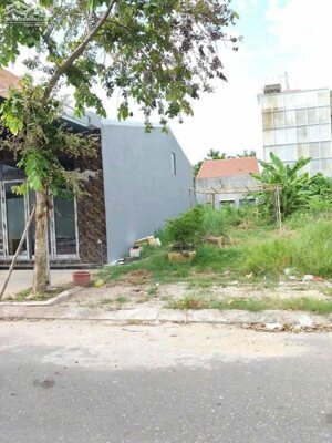 Bán đất mặt tiền đường Hoà Minh 25, Hoà Minh, Liên Chiểu, Đà Nẵng - Diện tích: 93m2 (ngang 5m x dài 18.6m) - Hướng Tây Nam. Đường 6m - Giá 6.6 tỷ thương lượng - Liên hệ 0933.666.943