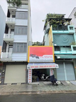 bán nhà mặt tiền đường 40m lê thúc hoạch-quận tân phú. dt 4x11- trêt+lửng. dtcn 44m2- đã đủ lộ gới