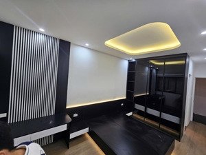 bán nhà phố kim mã , phường giảng võ, 30m 5 tầng cách 40m ra mặt phố kim mã full nội thất 7.96 tỷ