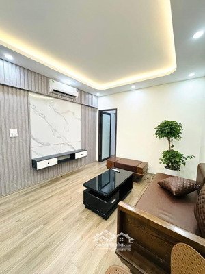 bán nhà tt phố huỳnh thúc kháng, 35/75m, 3 ngủ, khách bếp, wc, lô góc tầng thấp, full nội thất mới