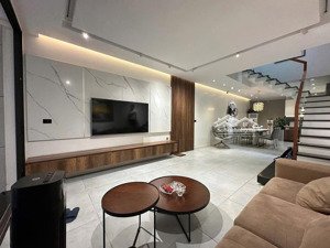 bán căn nhà mặt ngõ chu văn an