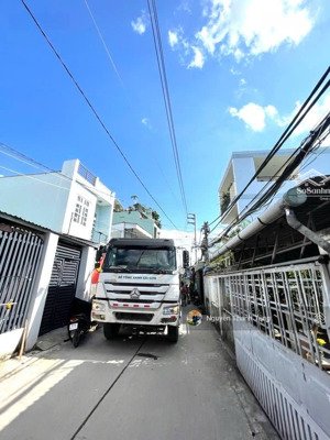 mặt tiền kinh doanh 3 tầng đường trung mỹ tây, diện tích 100m2 (5.6 x 18), gần ngã tư trung chánh.