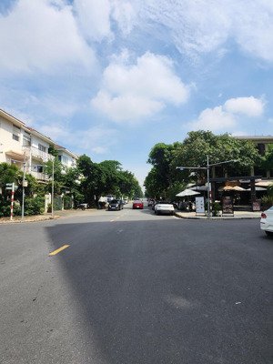 siêu phẩm mặt tiền nguyễn văn linh quận 7 - dt 8 x 18m - tk 8 tầng - thang máy - nhỉnh 40 tỷ