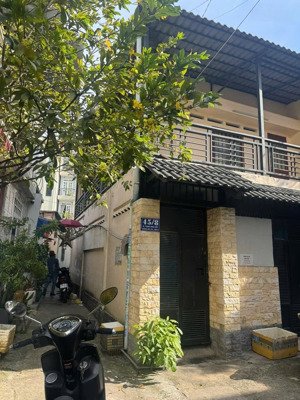 bán nhà riêng chính chủ (miễn tiếp trung gian). diện tích sử dụng 160m2, ngang 6m - dài 14m.