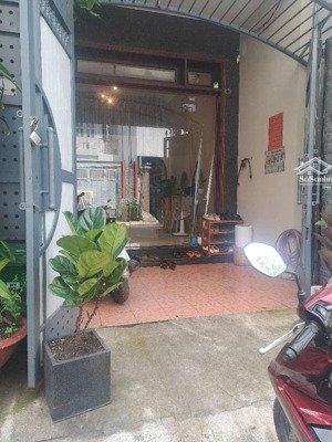 nhà 2 mặt tiền - 4 tầng - dt: 83m2 ( 4.2 x 20m ) - vị trí đẹp - trần não. quận 2 - giá 20 tỷ