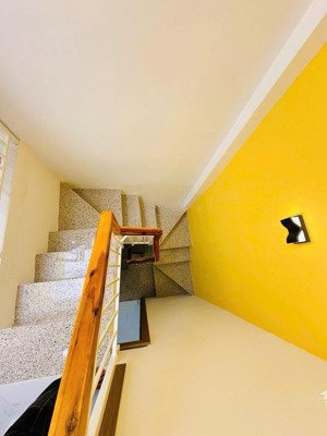 bán nhà đường 3 tháng 2, quận 11 kết cấu 3 tầng, dt 15m2, giá 2,28ty kinh doanh sầm uất,