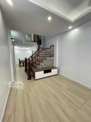 hơn 7tỷ nhà ngay trung tâm hà đông. 38m x 5 tầng, ô tô sát cửa, full nội thất ở ngay