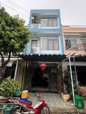 (mua ngay) nhà 3 tầng đường dương đức hiền cách biển 200m